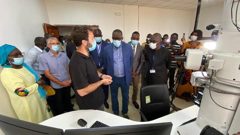 Mise en service de deux puissants microscopes: 800 millions pour la recherche