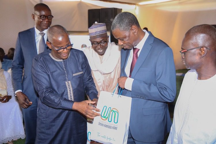 Cérémonie de passation à Université numérique Cheikh Hamidou KANE (UN-CHK)