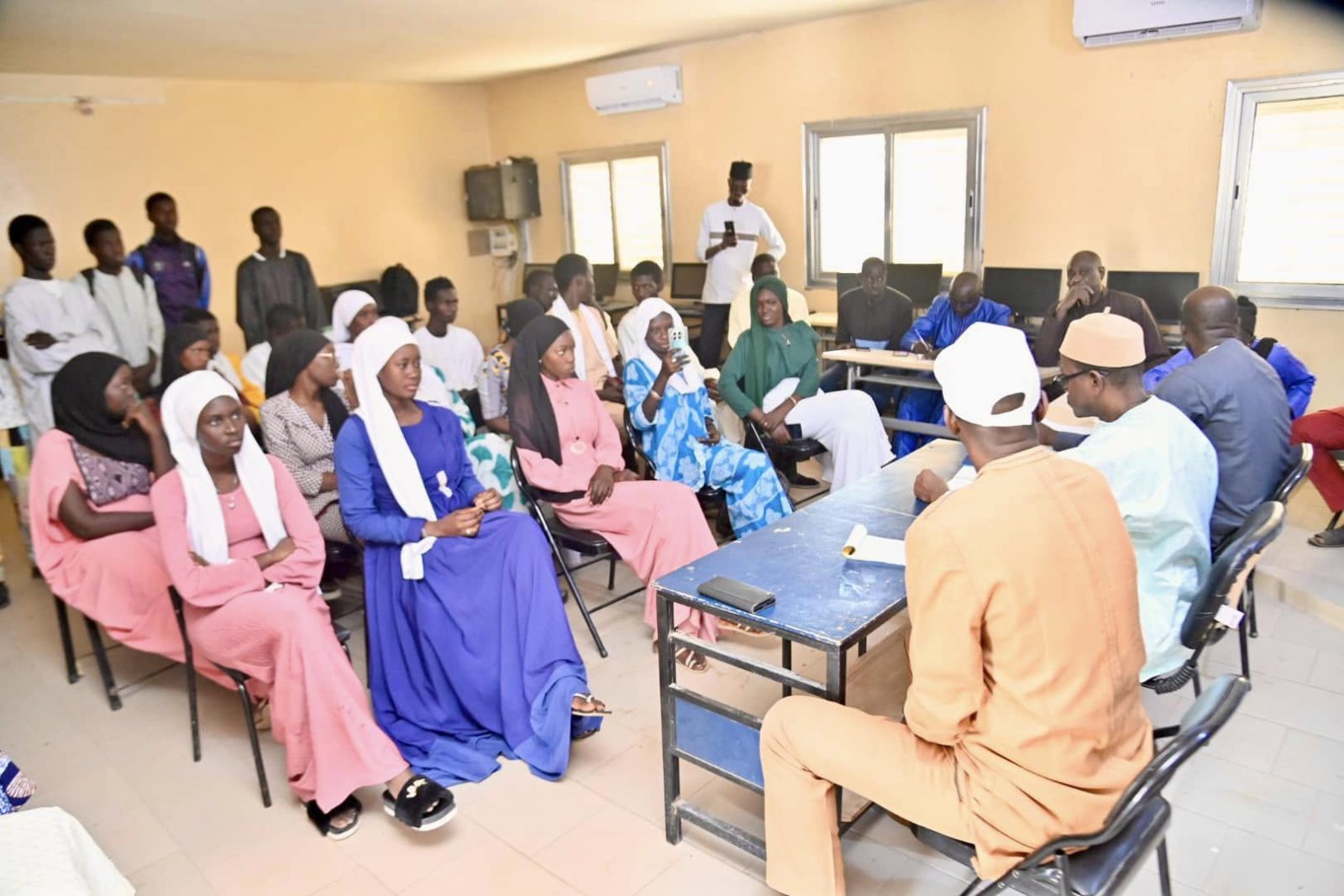 Le Directeur Général de la Recherche et de l’Innovation en visite dans les CRE de Bambey et Touba