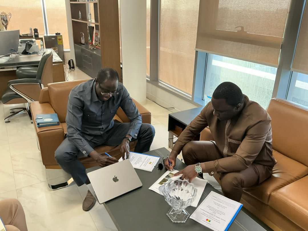 Passation de services avec Dethie Fall Ministre des Infrastructures