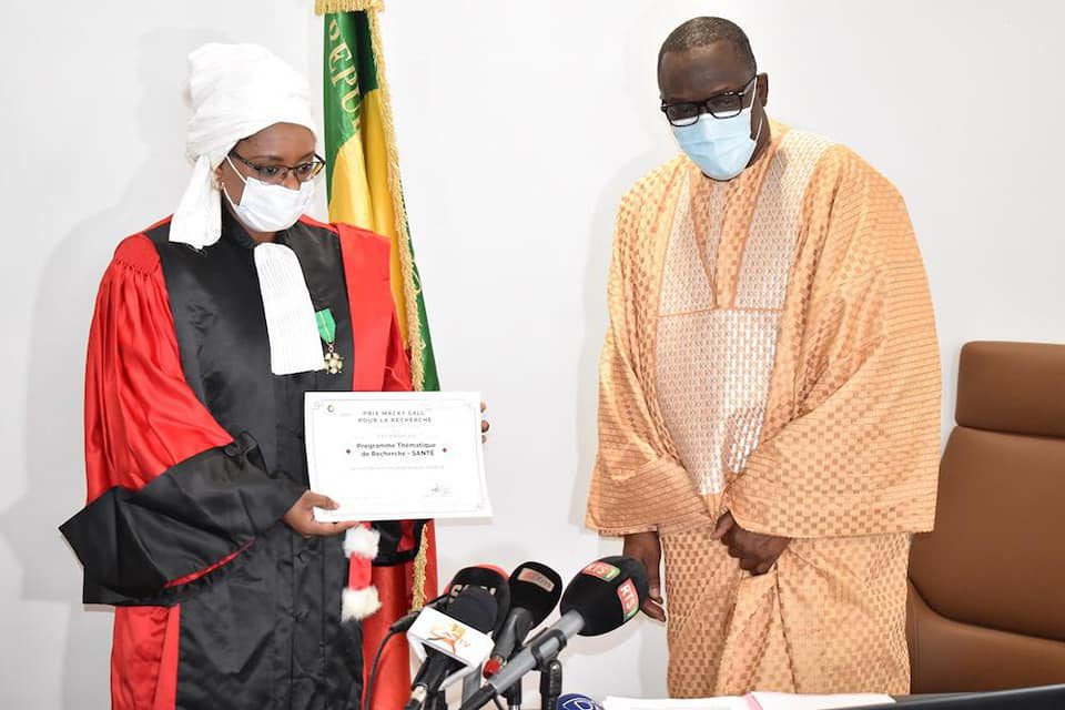 Prix Macky Sall pour la recherche du CAMES: 60 millions de francs pour une équipe pluridisciplinaire travaillant sur les différents aspects de la covid-19