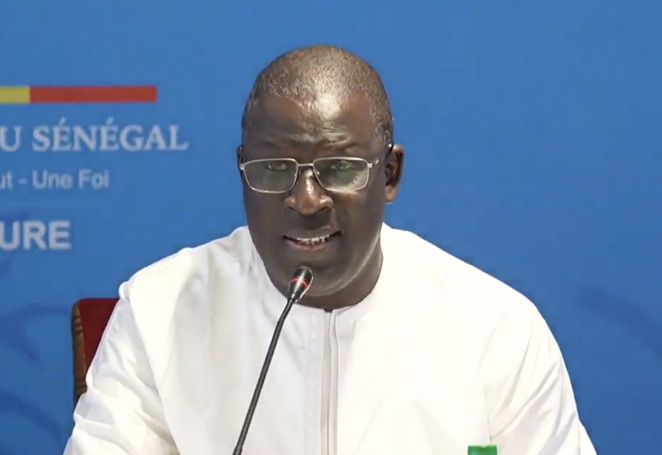Conférence de presse du gouvernement: hommage au Pr Amadou Mahtar MBOW
