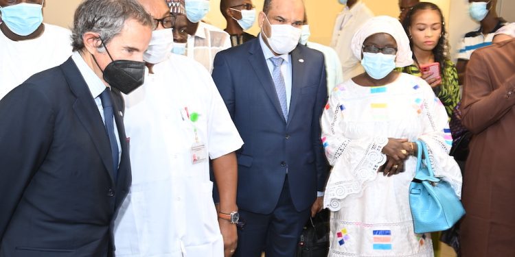 Visite du DG de l’AIEA: le professionnalisme du personnel médical et technique magnifié et renforcé par une convention