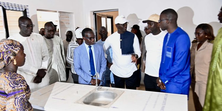 Visite du MESRI à l’Université Iba Der THIAM