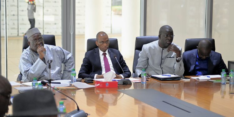 Réunion sur la reprise des cours dans les universités: Pr Moussa BALDE fait le point avec les recteurs et PCA