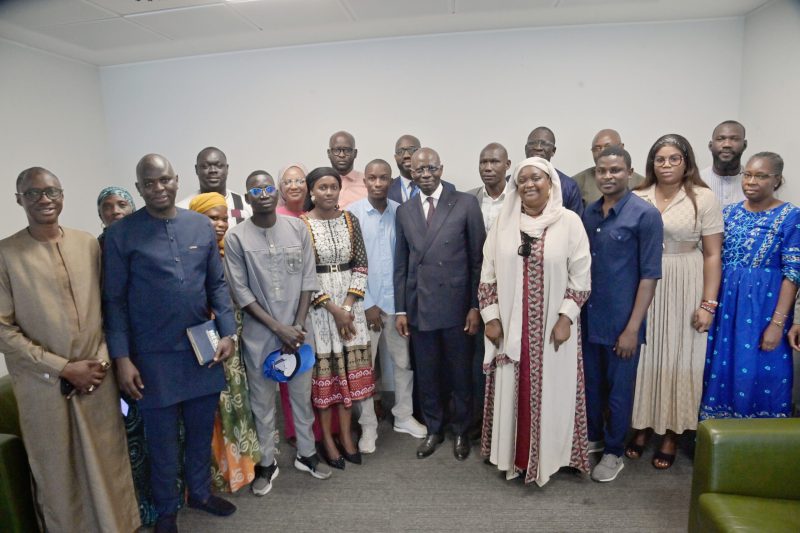 Le ministre Dr Boubacar Camara à la rencontre des agents du MESRI