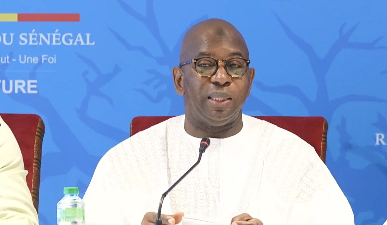 Conférence de presse du gouvernement: hommage au Pr Amadou Mahtar MBOW