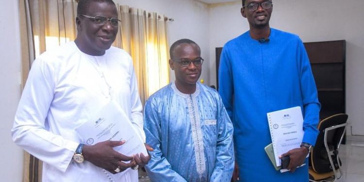 Monsieur Cheikh SALL a passé le témoin à Monsieur Serigne Mbacké LO